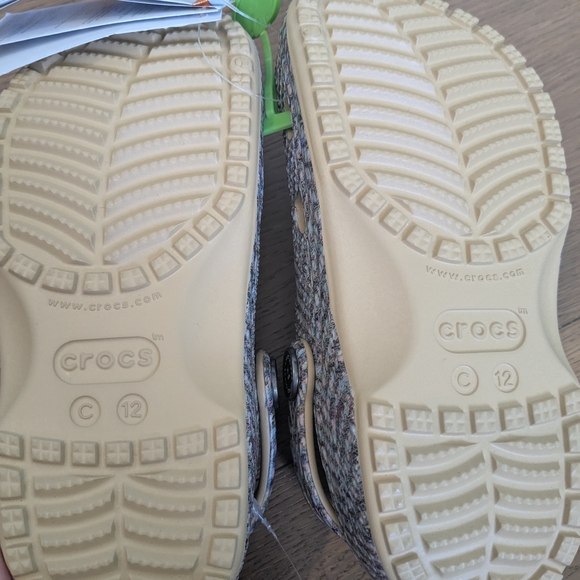CROCS Chevron Pattern Tweed Pattern - Picture 4 of 8